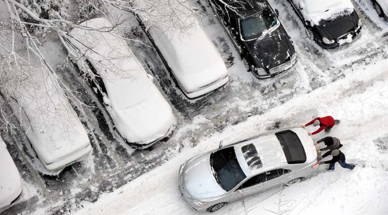 How To Get Your Car Out Of Snow Rapid Roadside Chicago